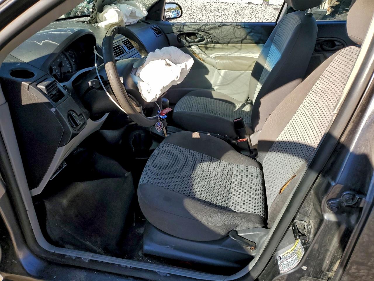 Ford Focus Zx4 Image 4