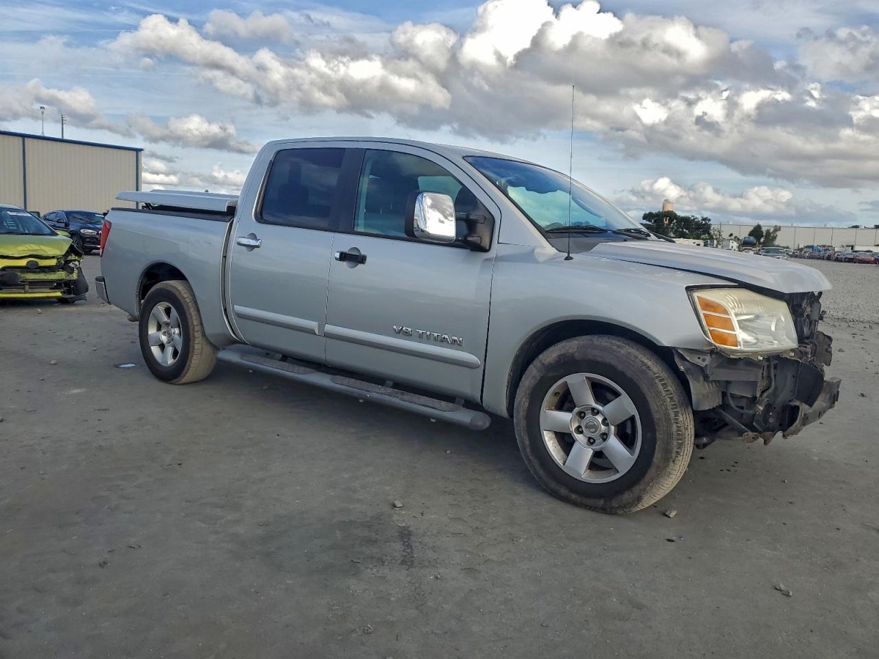 Nissan Titan Xe Image 4