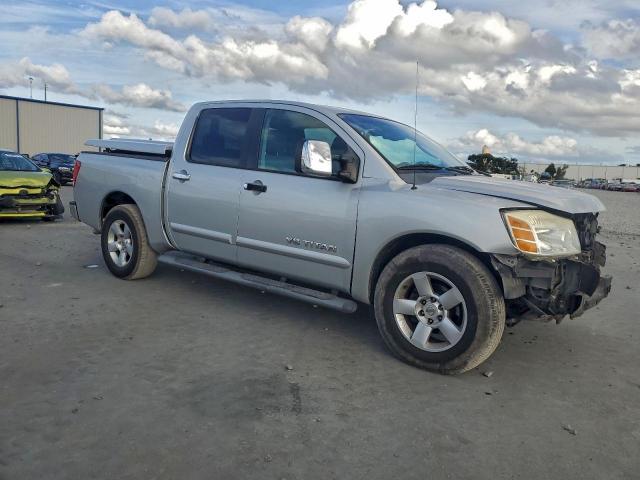 Nissan Titan Xe Image 4