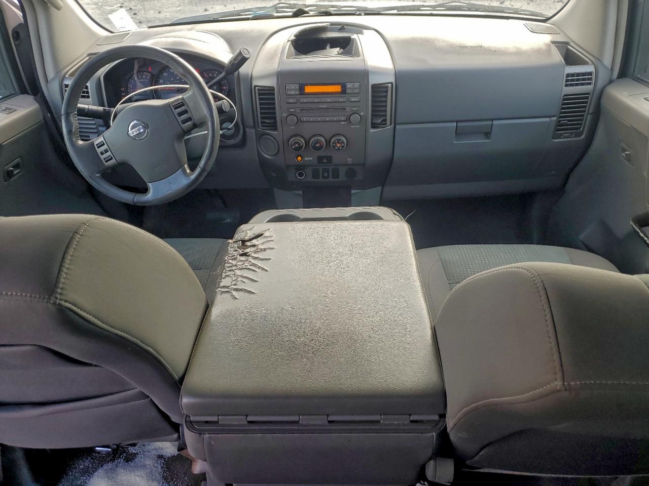 Nissan Titan Xe Image 8