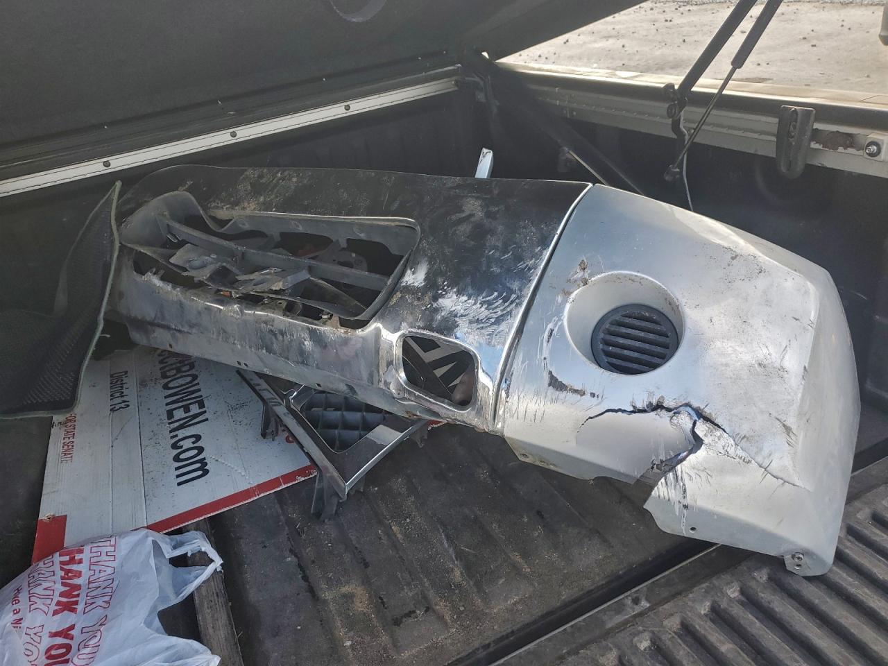 Nissan Titan Xe Image 10