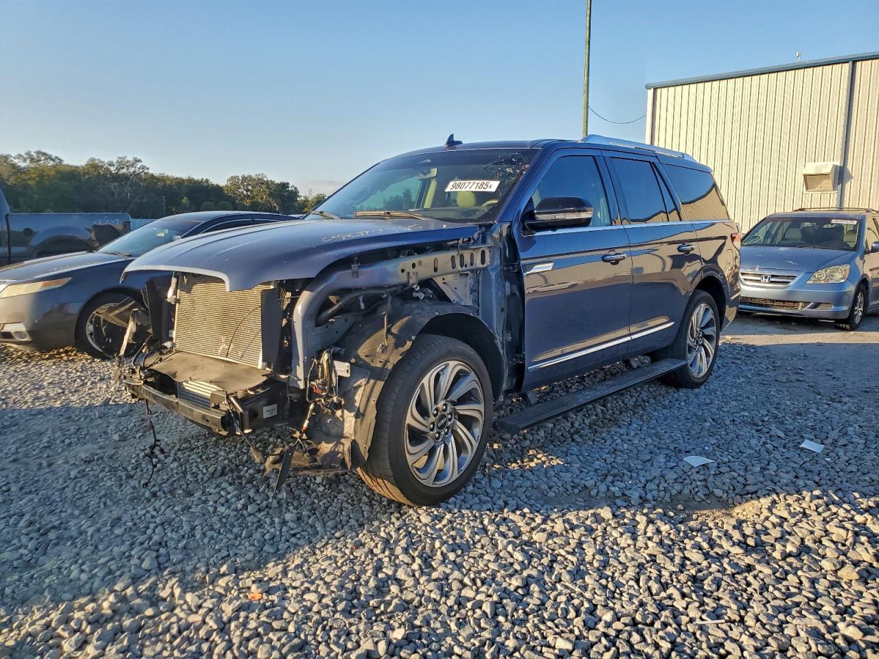 Lincoln Navigator Reserve Image 1