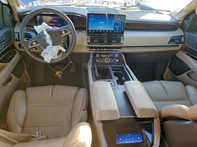 Lincoln Navigator Reserve Image 9