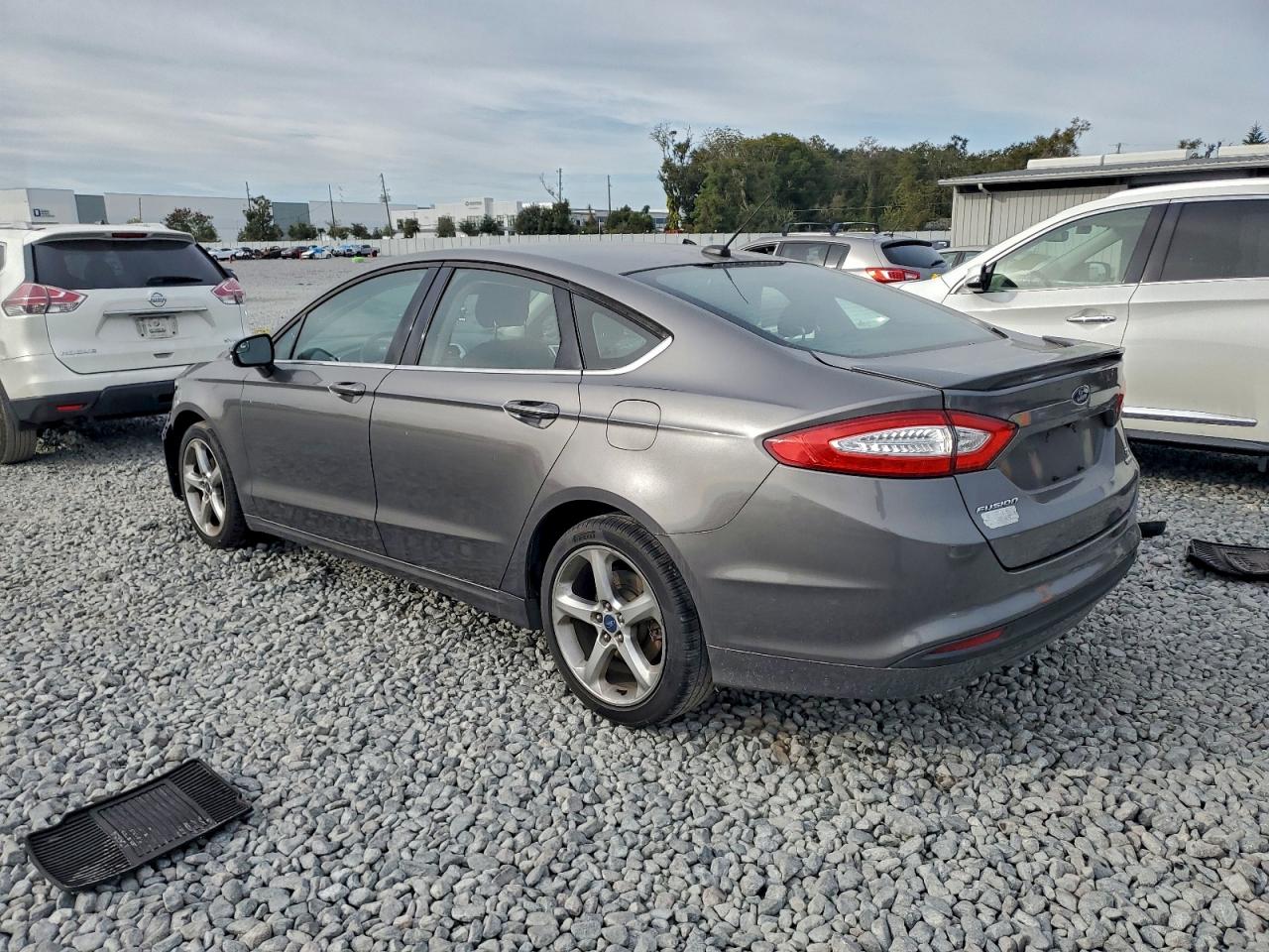 Ford Fusion Se Image 4