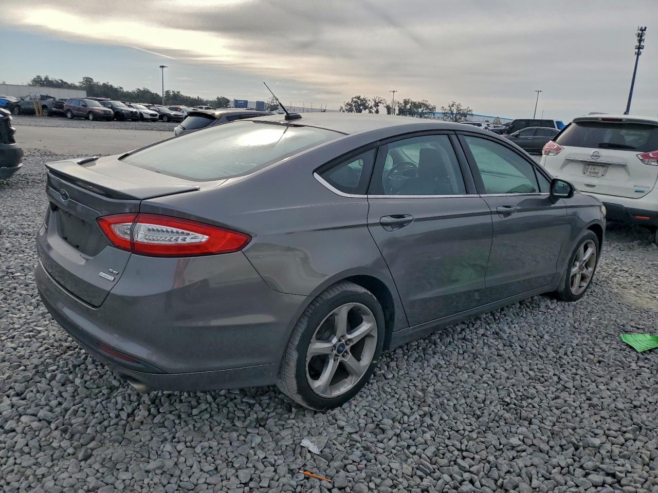 Ford Fusion Se Image 12