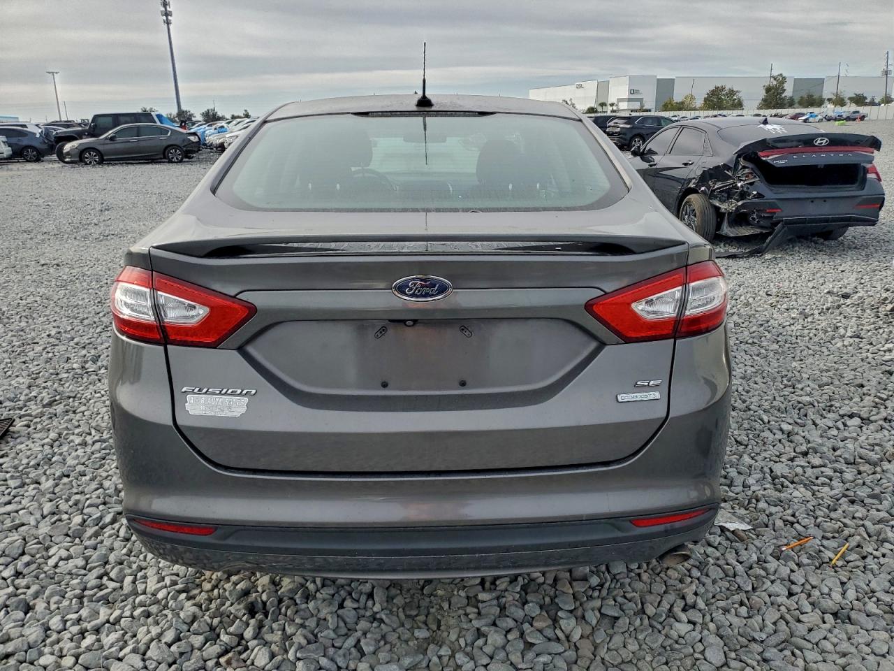 Ford Fusion Se Image 8