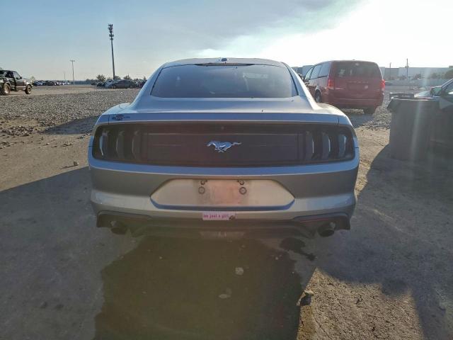 Ford Mustang Image 5