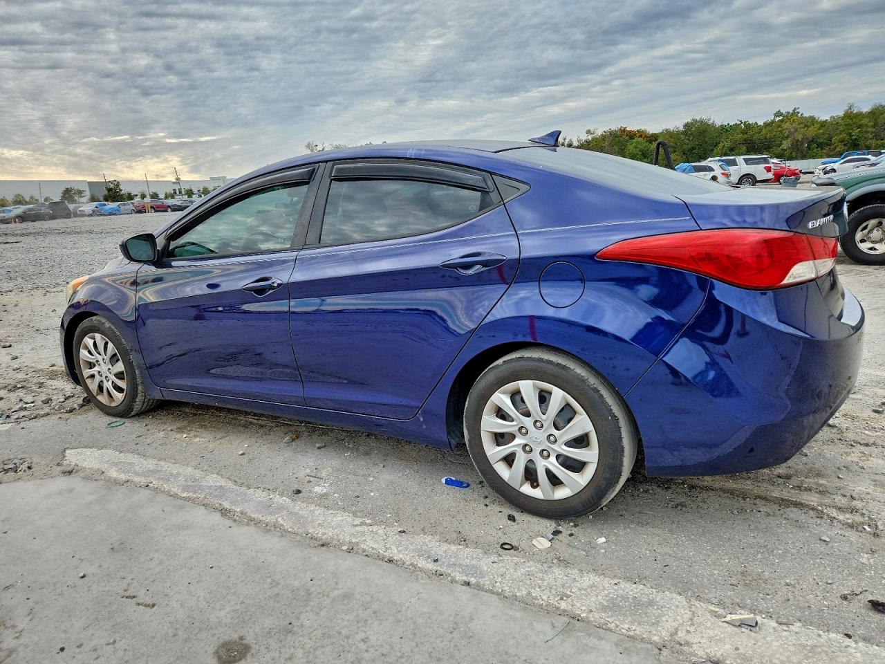 Hyundai ELANTRA Gls Image 3