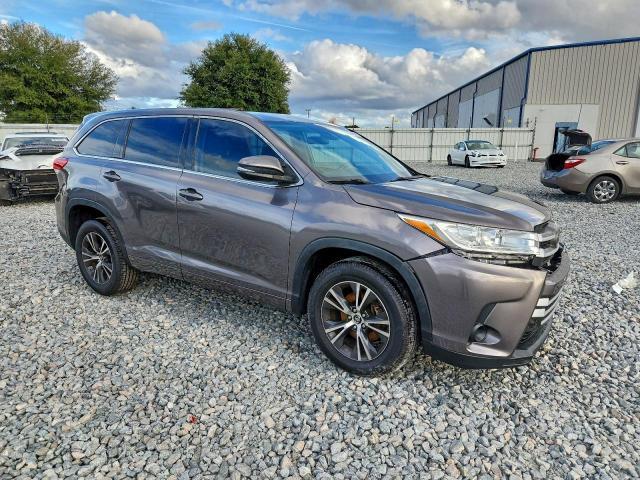 Toyota Highlander Le Image 11