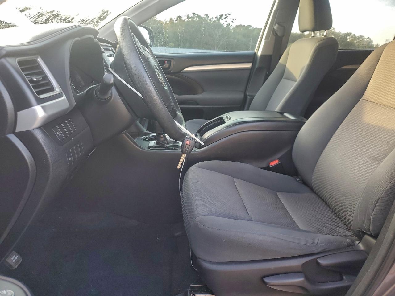 Toyota Highlander Le Image 5