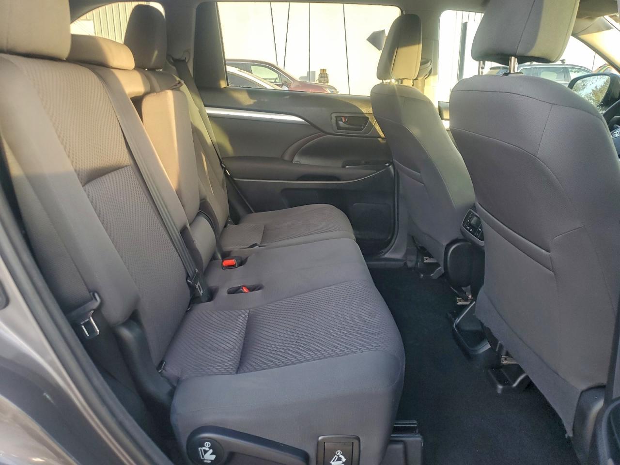 Toyota Highlander Le Image 10