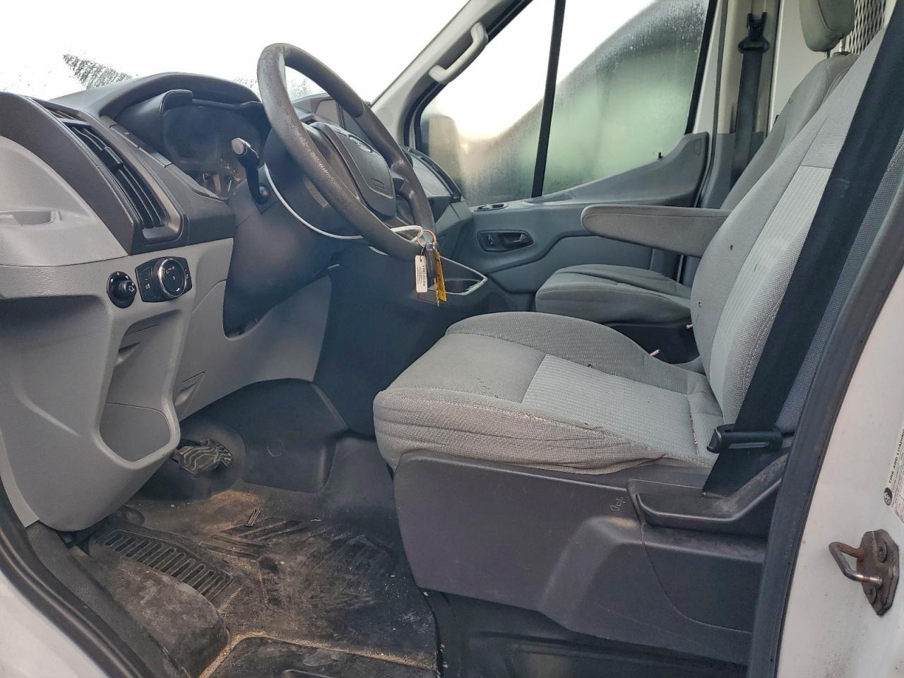 Ford Transit T-250 Image 6