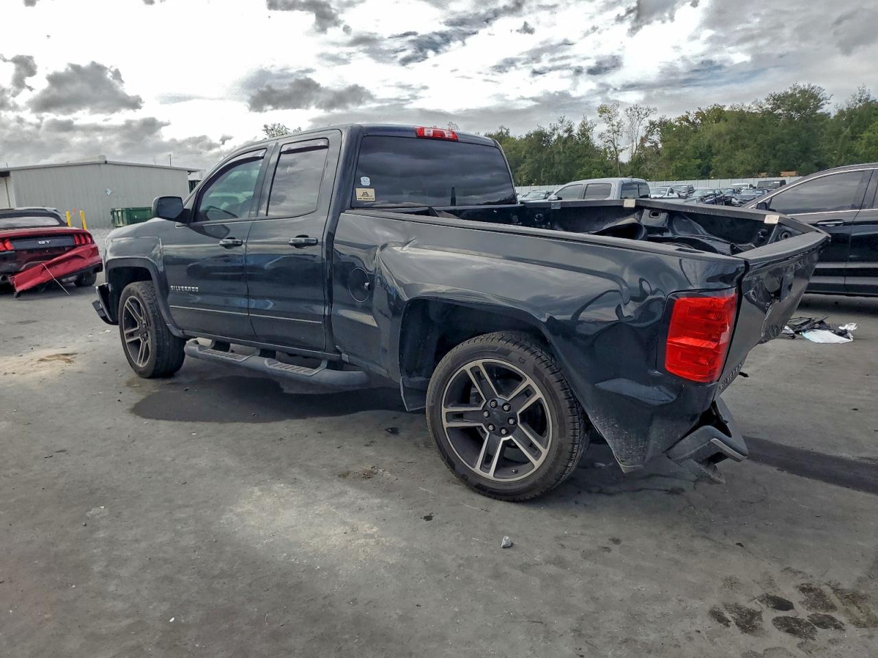 Chevrolet Silverado C1500 Lt Image 2