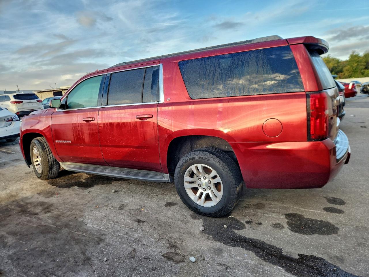 Chevrolet Suburban C1500 Lt Image 2