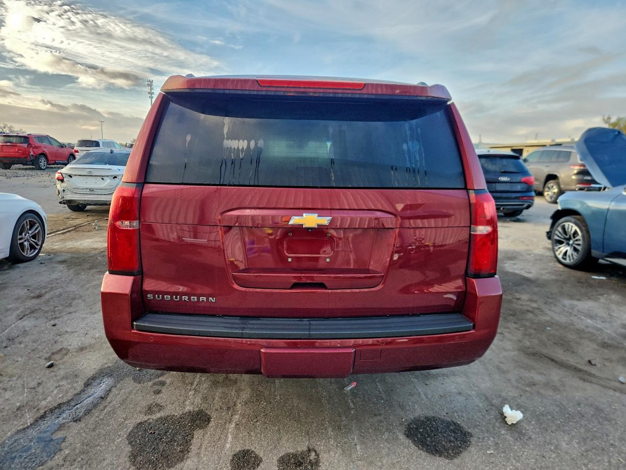 Chevrolet Suburban C1500 Lt Image 8