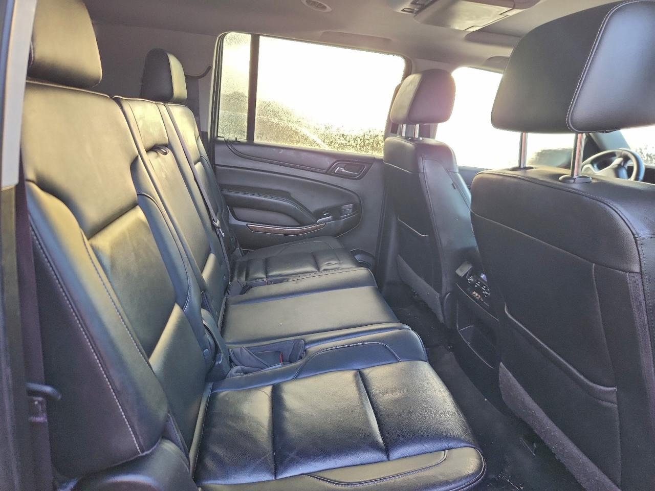 Chevrolet Suburban C1500 Lt Image 6