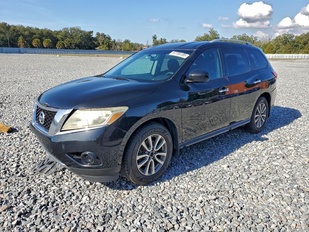 Nissan Pathfinder S Image 1