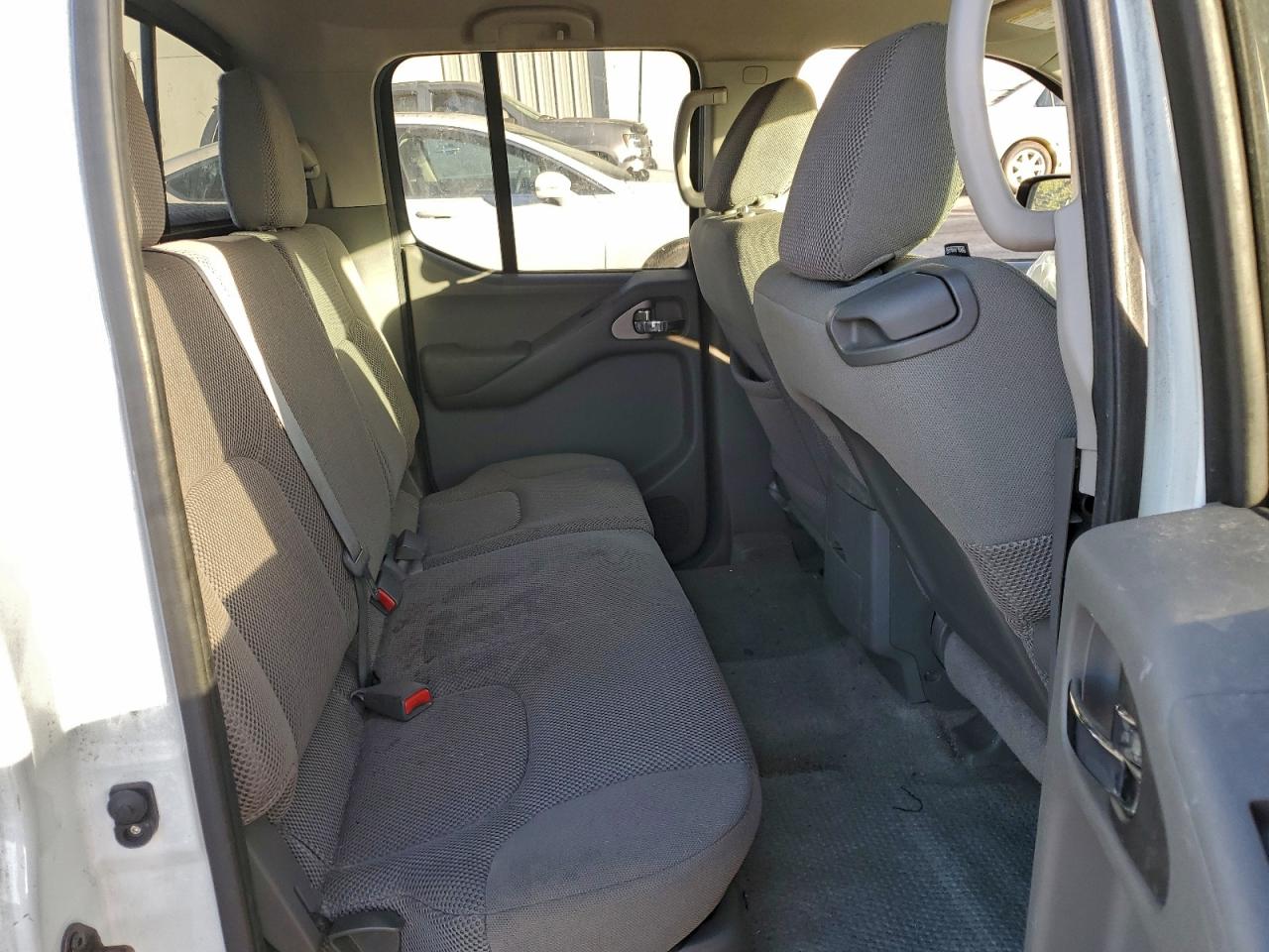 Nissan Frontier S Image 2