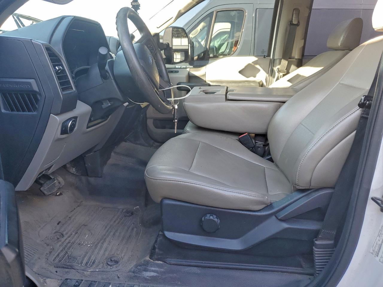 Ford F-350 Super Duty Image 9