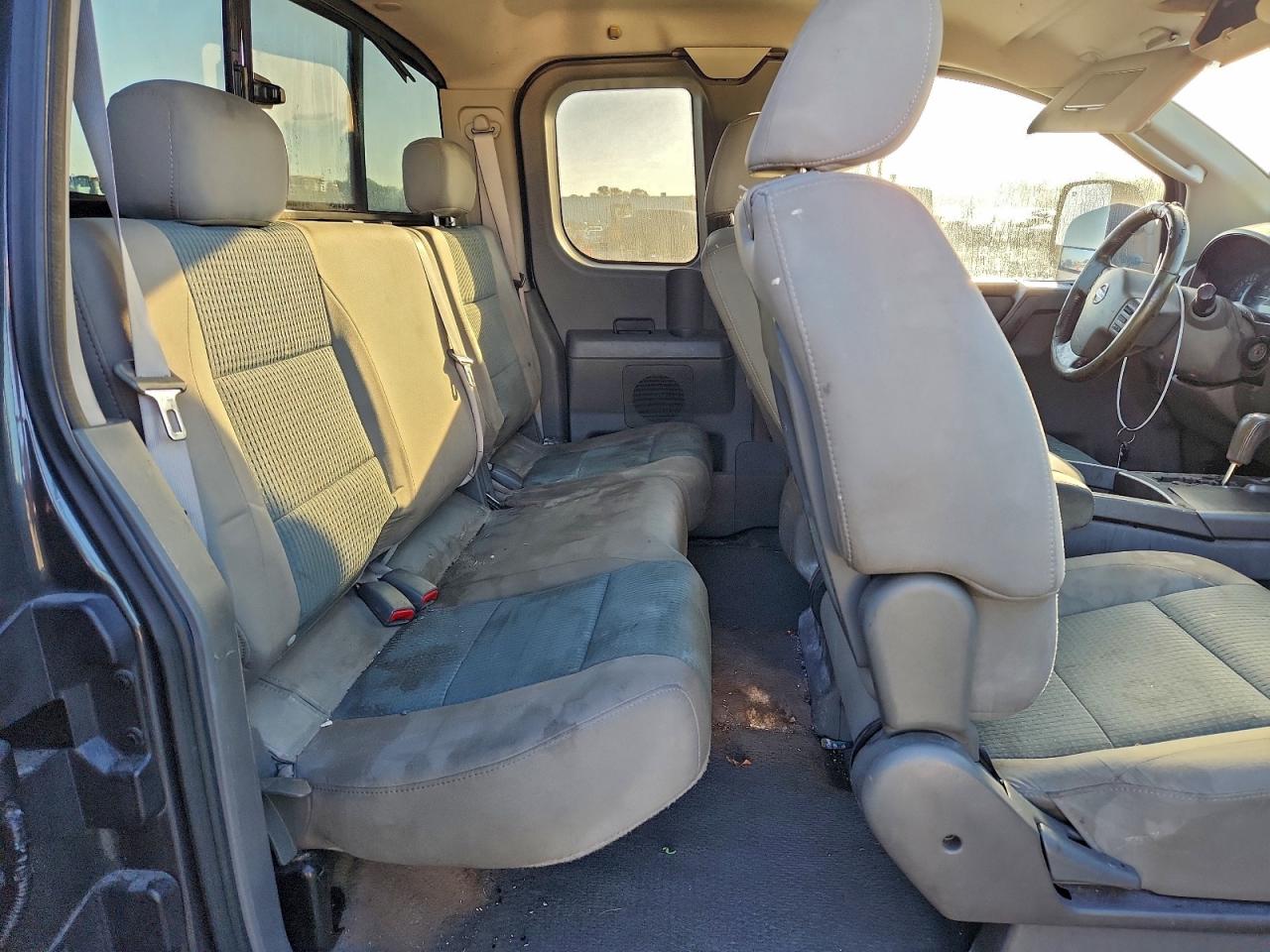 Nissan Titan Xe Image 2