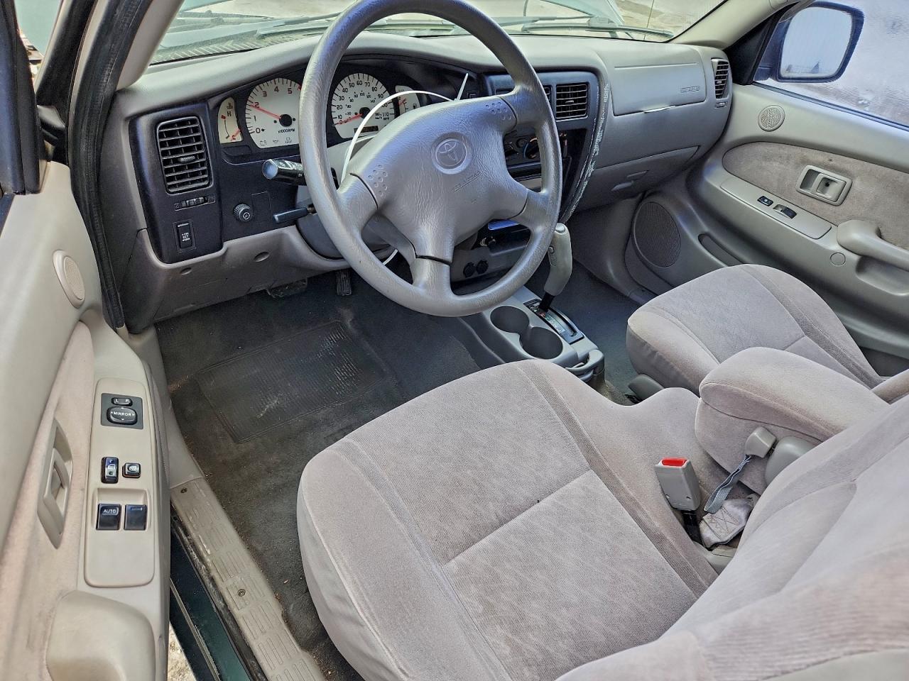 Toyota Tacoma Xtracab Prerunner Image 8