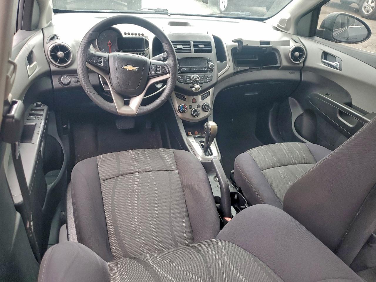 Chevrolet Sonic Lt Image 8