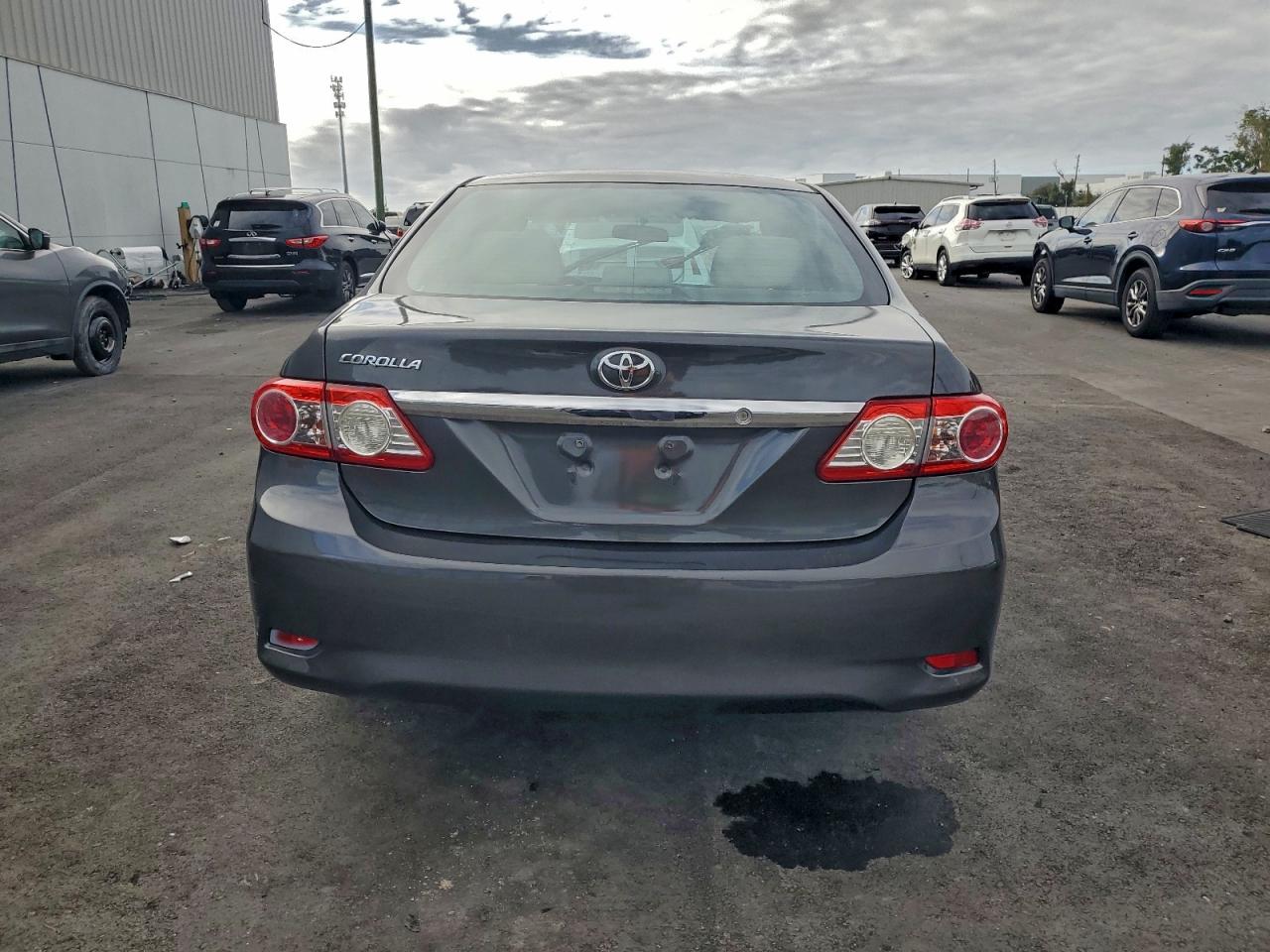 Toyota Corolla Base Image 12