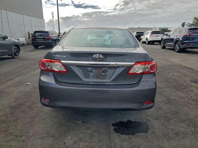 Toyota Corolla Base Image 12