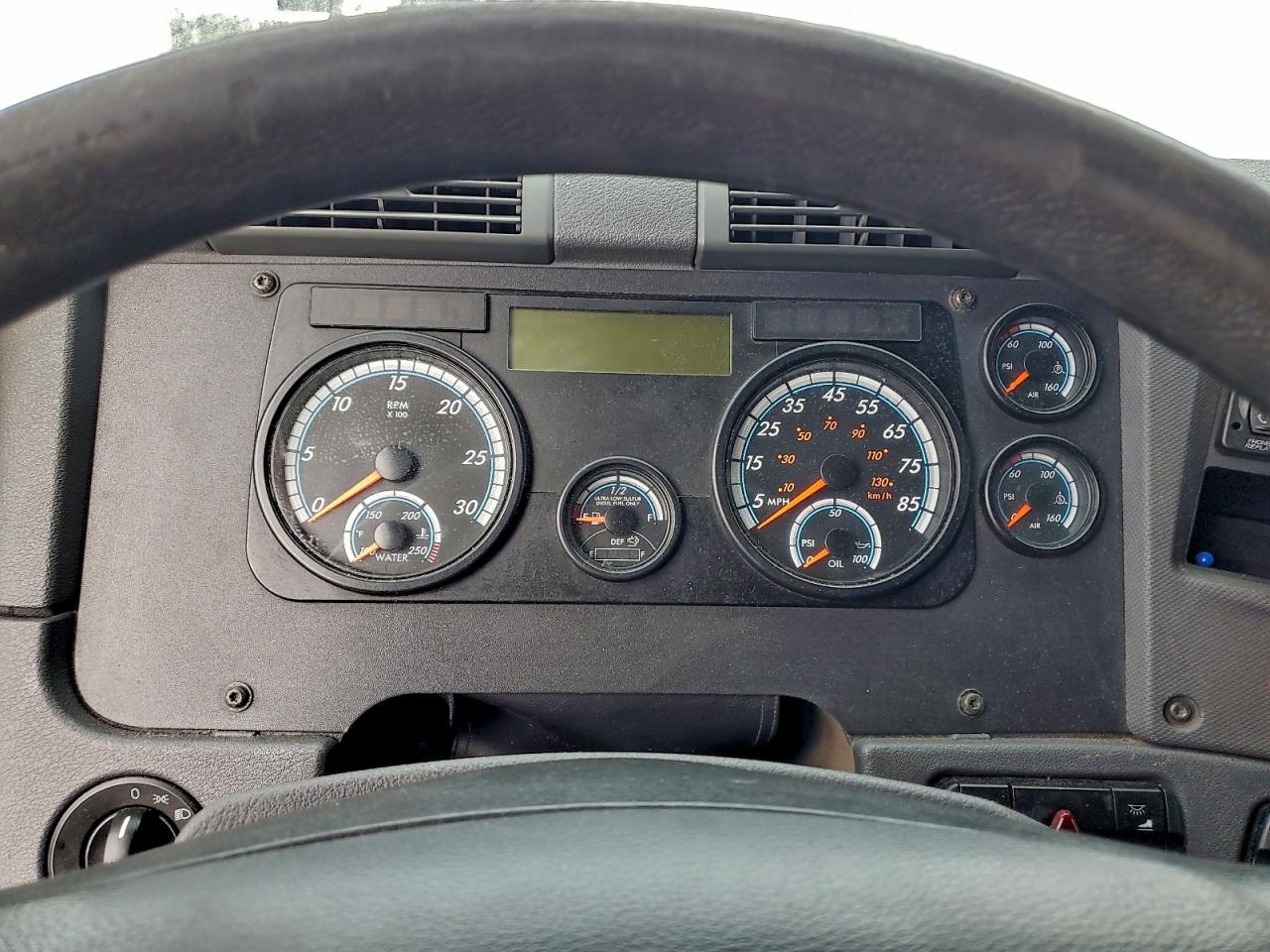 Freightliner Cascadia 1 Image 2