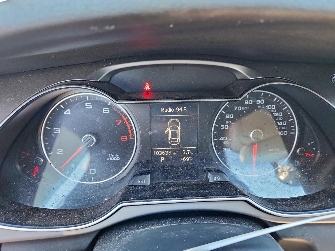 Audi A4 Premium Image 8