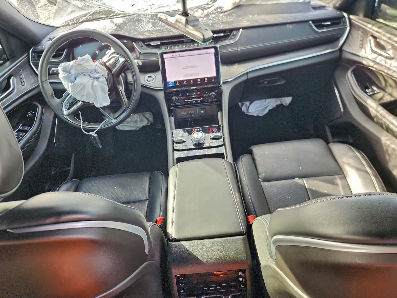 Jeep Grand Cherokee L Overland Image 6