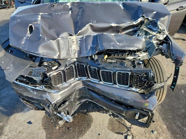 Jeep Grand Cherokee L Overland Image 8