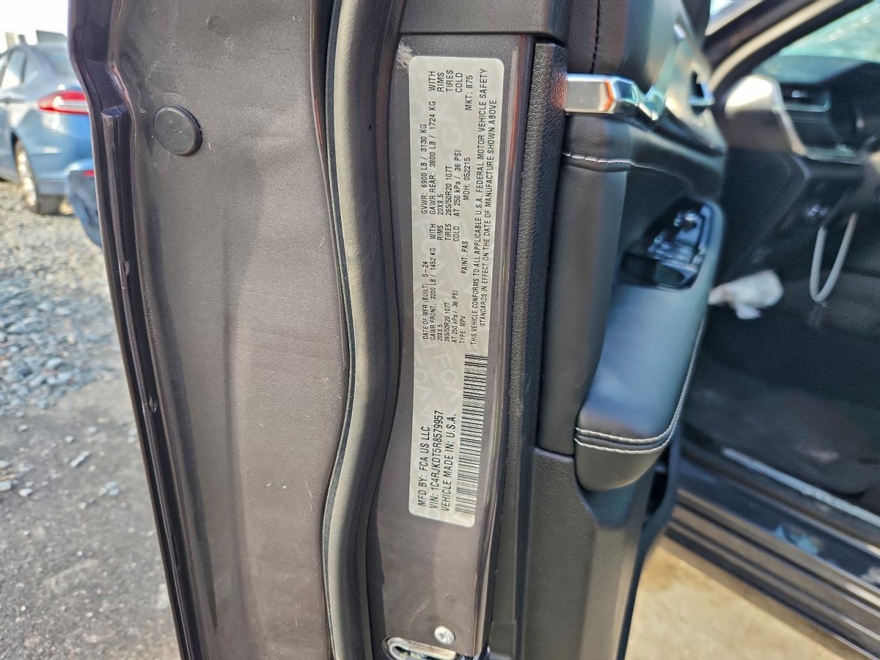 Jeep Grand Cherokee L Overland Image 11