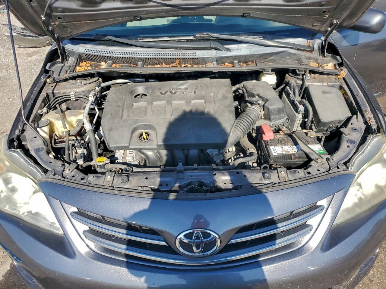 Toyota Corolla Base Image 9