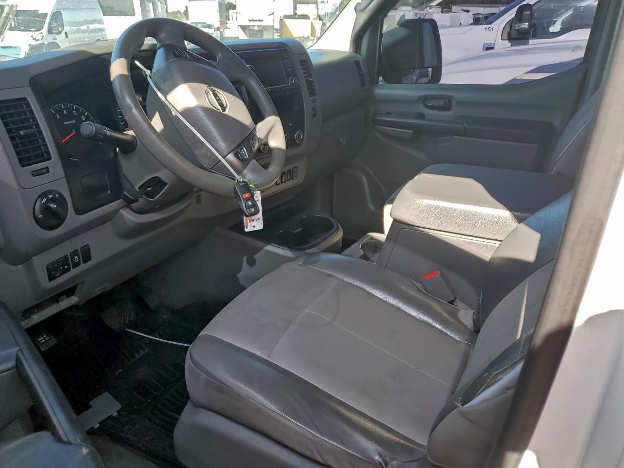 Nissan Nv 2500 S Image 3