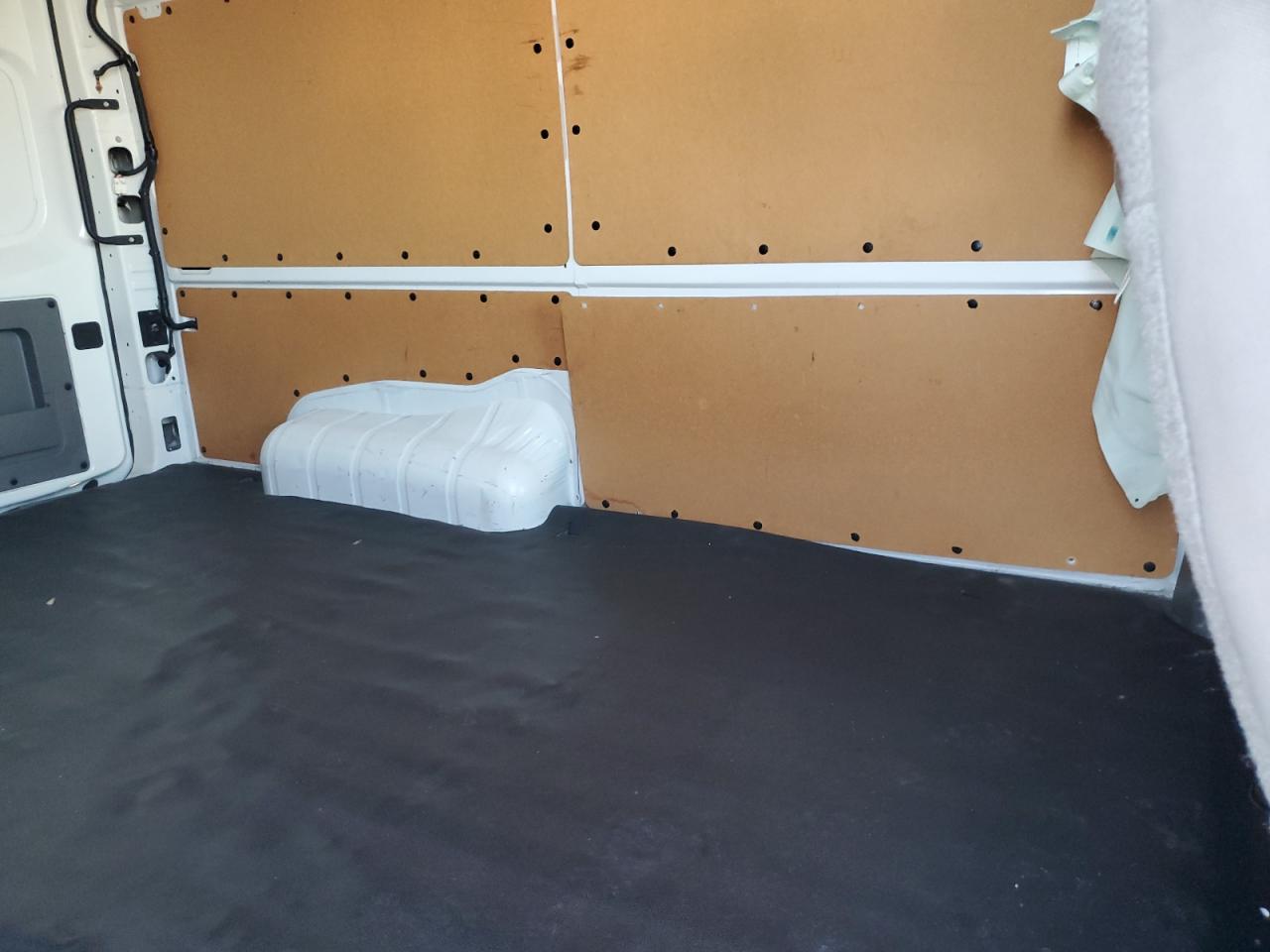 Nissan Nv 2500 S Image 2