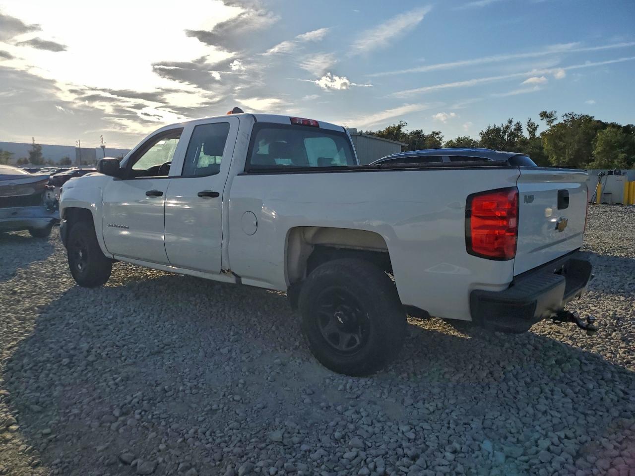 Chevrolet Silverado K1500 Image 9