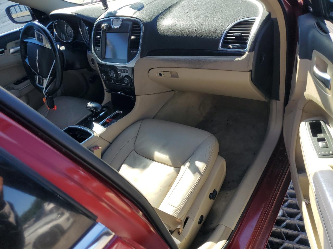 Chrysler 300 Limited Image 8