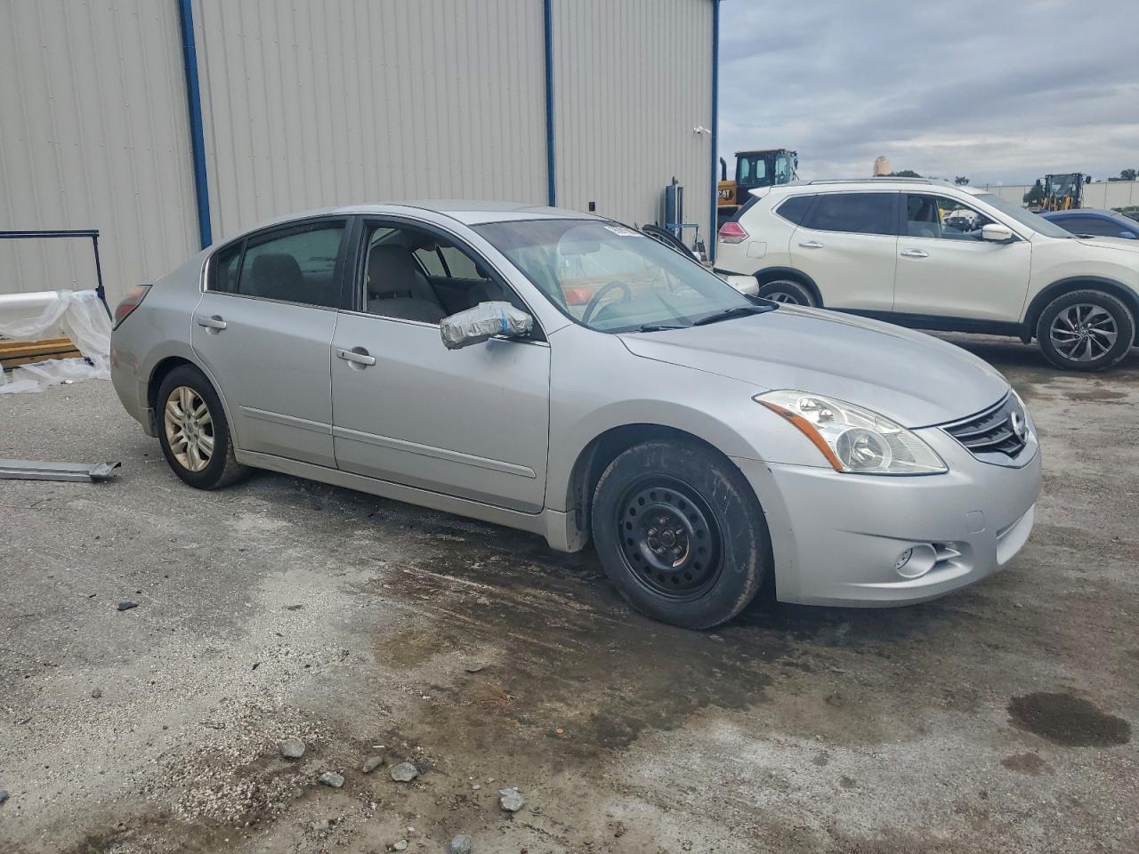 Nissan Altima Base Image 6