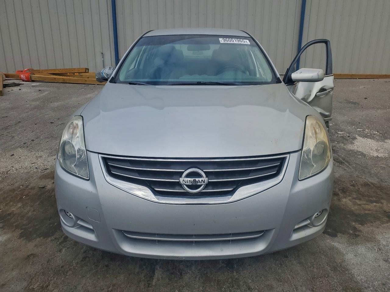 Nissan Altima Base Image 7