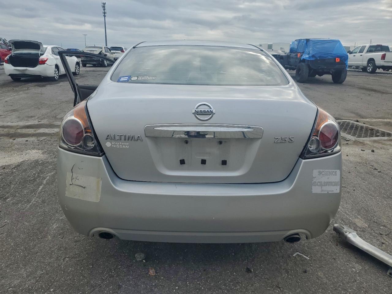 Nissan Altima Base Image 4