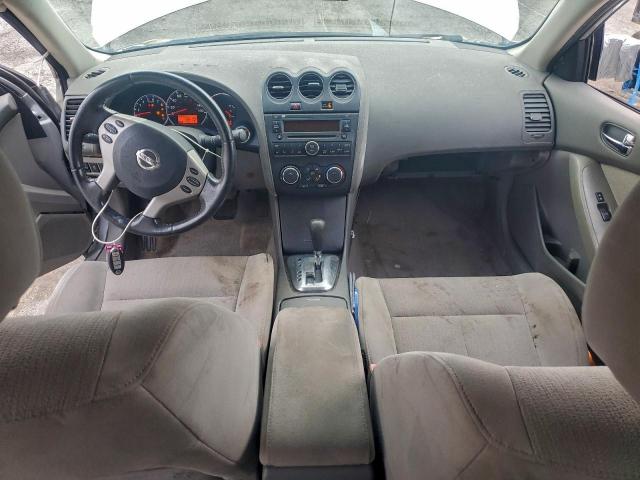 Nissan Altima Base Image 9