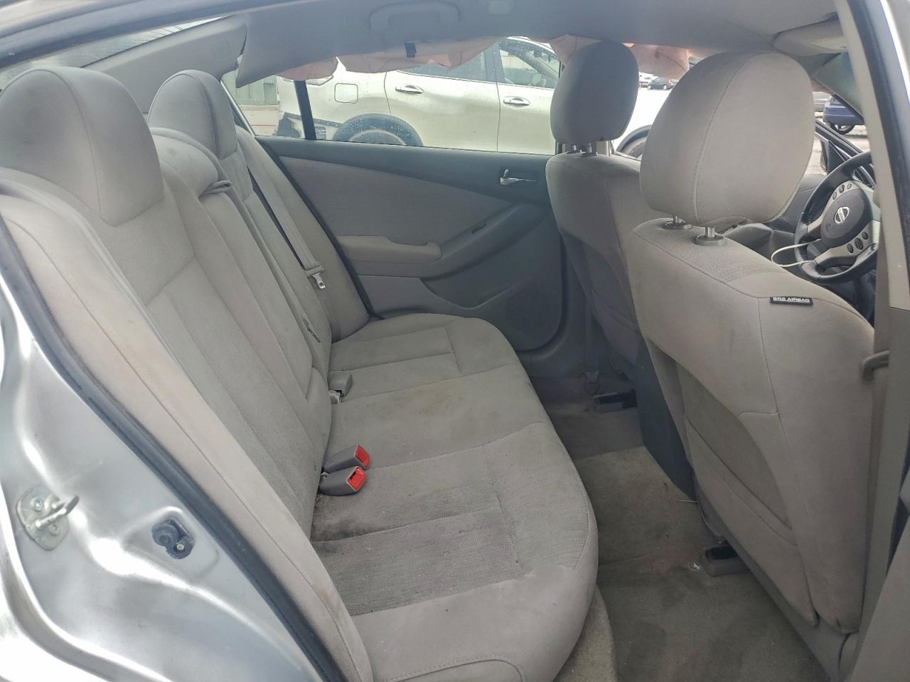 Nissan Altima Base Image 8