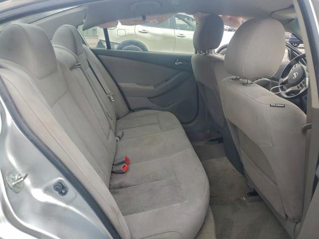 Nissan Altima Base Image 8