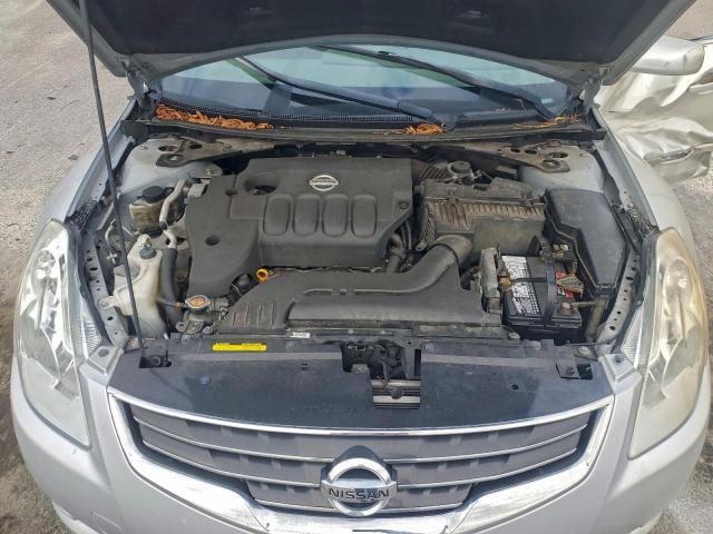 Nissan Altima Base Image 2