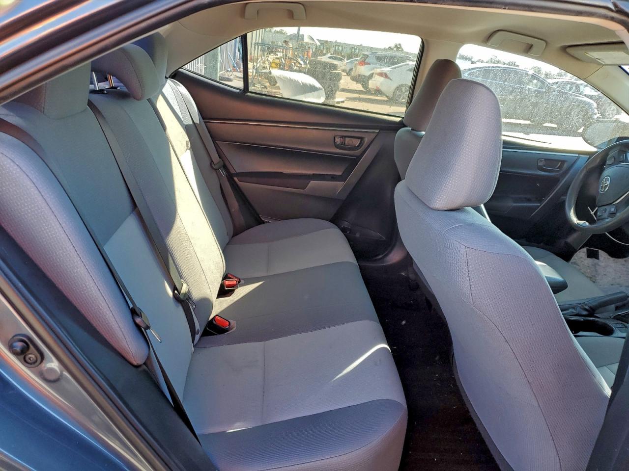 Toyota Corolla L Image 4