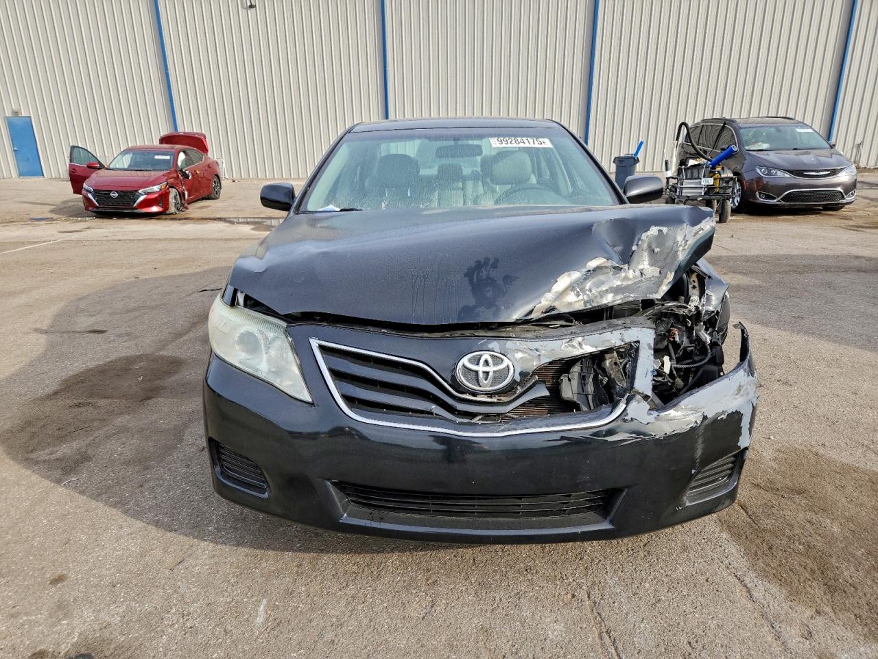 Toyota Camry Base Image 3