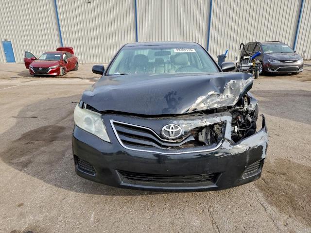 Toyota Camry Base Image 3