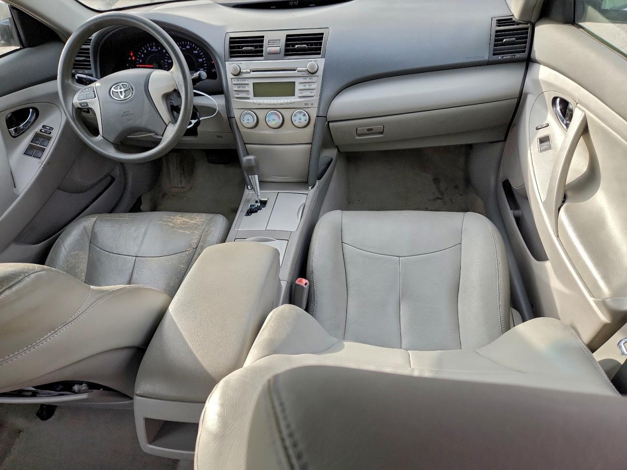 Toyota Camry Base Image 6