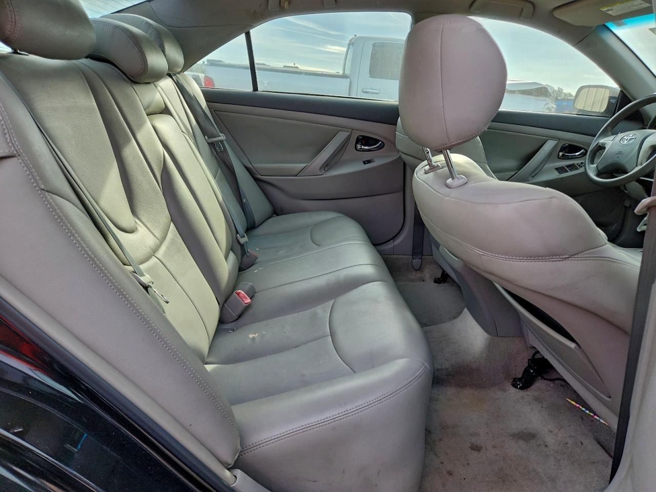 Toyota Camry Base Image 7